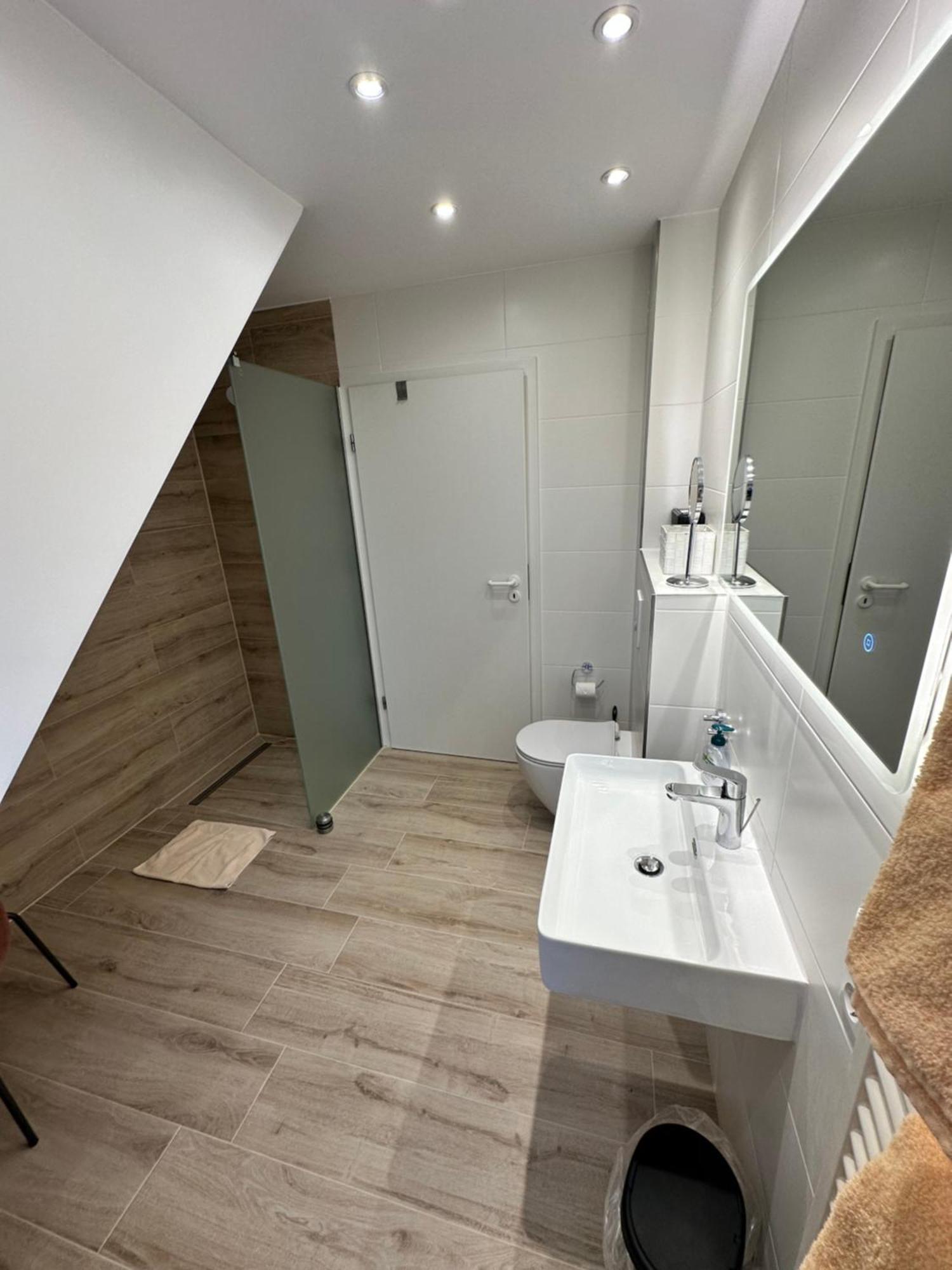 Zwei Ferienwohnungen Anker Max 5 Personen & Leuchtturm Max 4 Personen, Direkt In Steinhude Scheunenviertel, Balkon, Wlan , Privater Parkplatz, Wallbox Экстерьер фото
